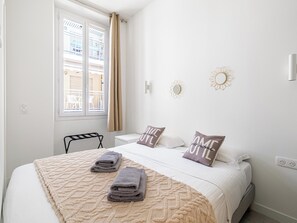 1 bedroom, iron/ironing board, WiFi, bed sheets - 1-Bedroom Apartment – Palais and Beach on foot (Cannes)