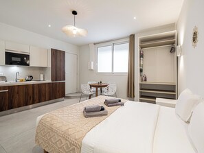 1 chambre, fer et planche à repasser, Wi-Fi, draps fournis