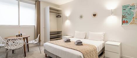 1 chambre, fer et planche à repasser, Wi-Fi, draps fournis