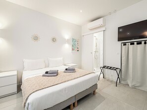 1 bedroom, iron/ironing board, WiFi, bed sheets - Elegant studio 2 people near Croisette and Palais (Cannes)