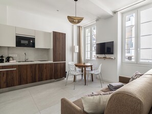 TV - 1 bedroom apartment – ​​Beach, Palais, Croisette (Cannes)