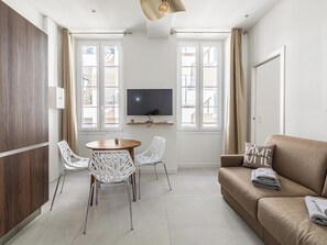 TV - 1 bedroom apartment – ​​Beach, Palais, Croisette (Cannes)