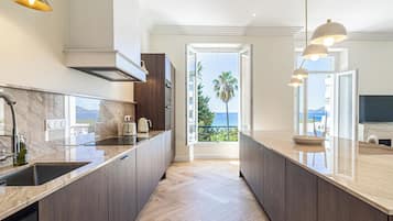 Réfrigérateur, micro-ondes, four, lave-vaisselle