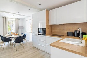 Fridge, microwave, oven, stovetop - Amazing 6 people appart, 100m from the Palais! (Cannes)