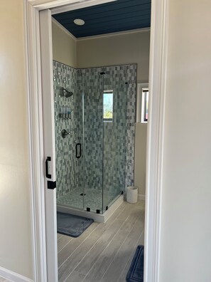 Shower, hair dryer, towels, soap - Luxury Costal Cabin Nestled In Woods & Close To Beach #3814 (Port St. Joe)