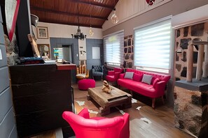 Chalet | Lobby - Oceana Suites San Jose de Maipo (San Jose de Maipo)