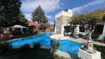 Chalet Keluarga | Kolam renang | Kolam renang outdoor musiman