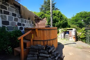 Chalet | Outdoor spa tub - Oceana Suites San Jose de Maipo (San Jose de Maipo)