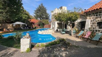 Chalet | Pool | Seasonal outdoor pool