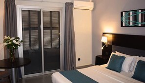 City Double or Twin Room | In-room safe, desk, laptop workspace, blackout drapes