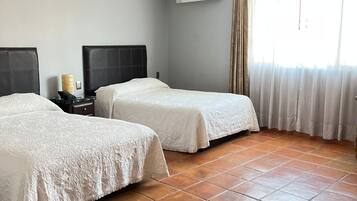 Caja de seguridad en la habitación y escritorio
