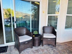 Terrace/patio - Spacious 4-bedroom house in tranquil Desert Hot Springs with AC (Desert Hot Springs)