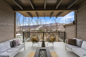 Terrace/patio - Elegantly Styled 4BDR  Spa - Tremblant (Mont-Tremblant)
