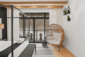 4 bedrooms, iron/ironing board, travel cot, free WiFi - Elegantly Styled 4BDR  Spa - Tremblant (Mont-Tremblant)