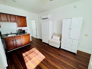 Interior - The Starland Loft Apartment- Savannah, GA (Savannah)