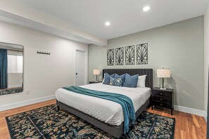 4 bedrooms, desk, iron/ironing board, free WiFi - New- Encore Retreat- Sauna-Fire Pit- Theater Room (Colorado Springs)