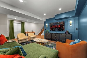 Lobby - New- Encore Retreat- Sauna-Fire Pit- Theater Room (Colorado Springs)