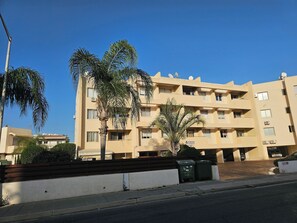 Exterior - Amazing central apartment - 2-bedrooms & Pool in sunny Paphos (Pafos)