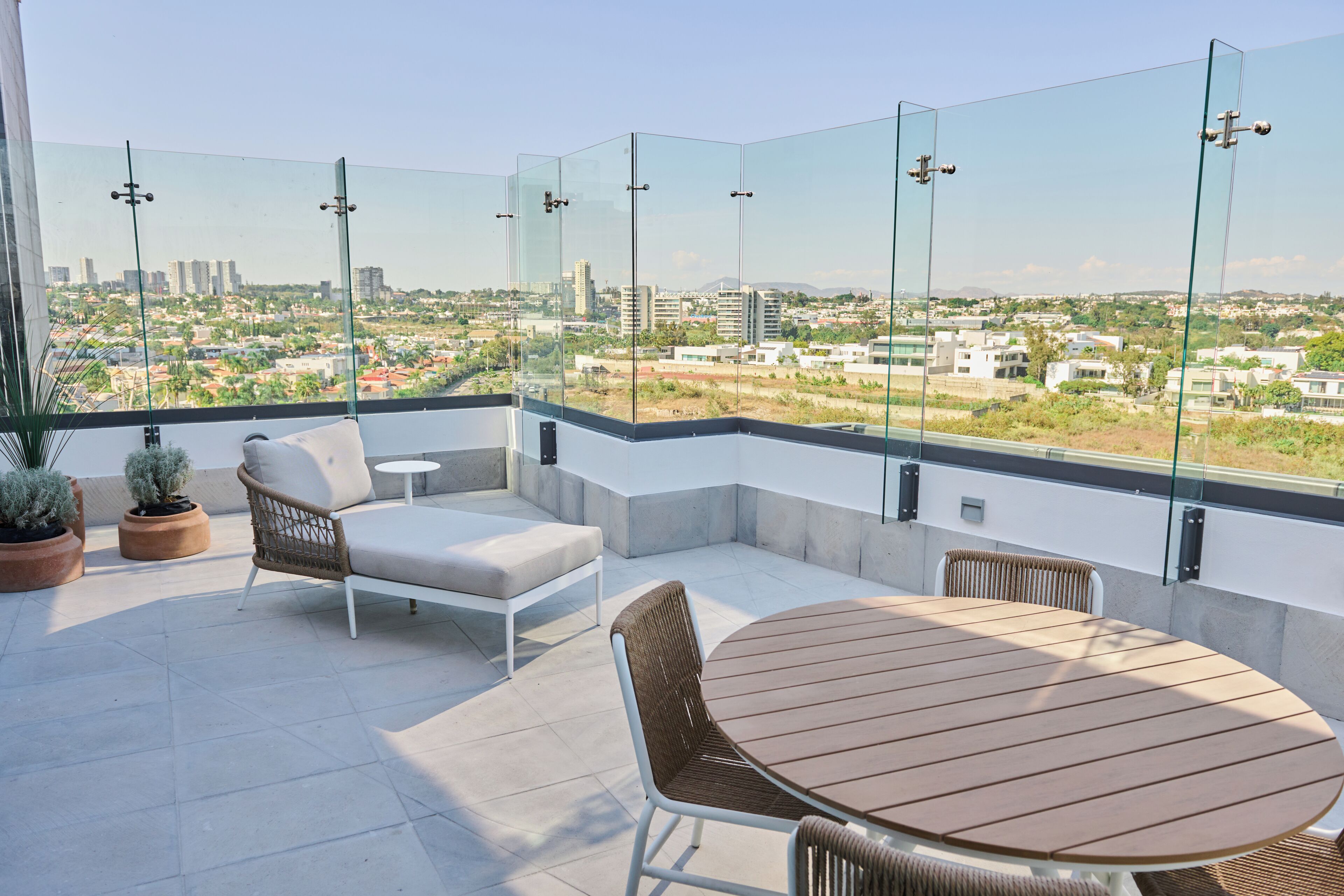 Suite, 1 cama King size, Terraza, vista a la ciudad (Living Room;with Sofabed) | Terraza o patio