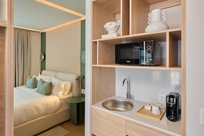 Suite, 1 King Bed, Terrace, City View (Living Room;with Sofabed) | Minibar, desk, laptop workspace, bed sheets - WorldHotels Acueducto Guadalajara (Zapopan)