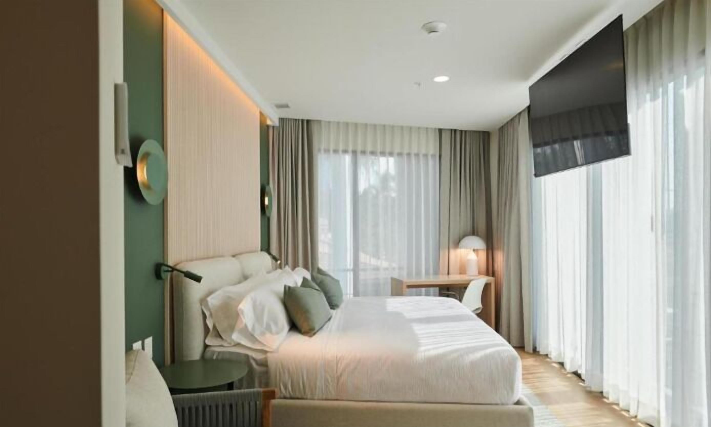 Deluxe Room, 1 King Bed, Non Smoking