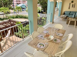 Outdoor dining - Breezy Beachfront Apartment: Turtles Nest C (Dover)
