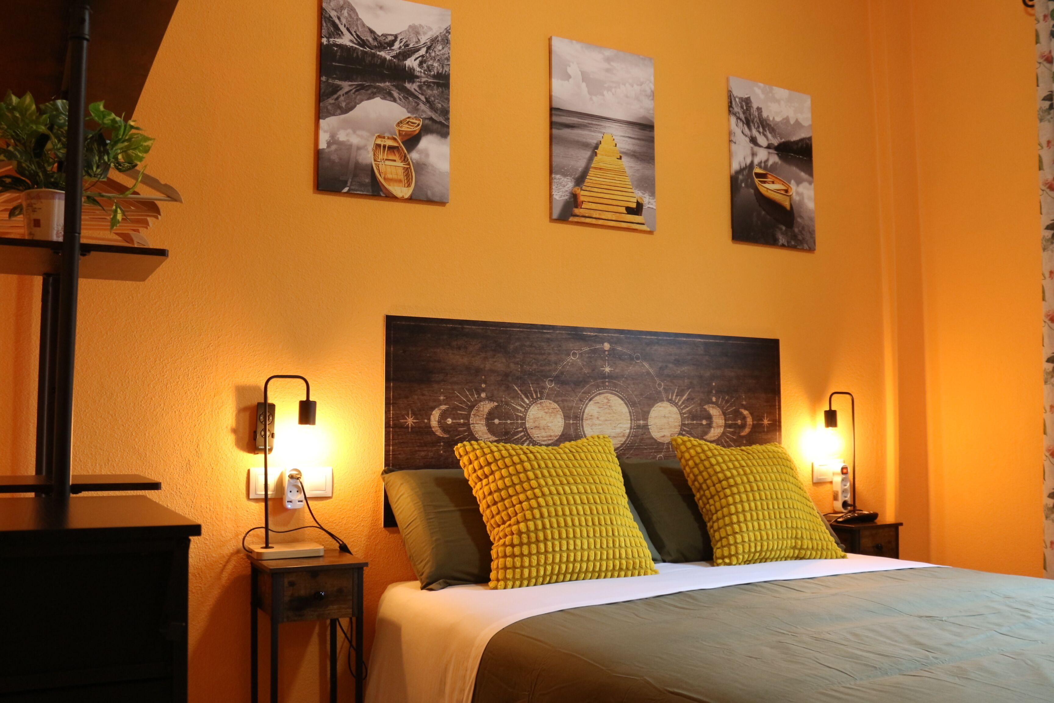 Silitysrauta/-lauta, Wi-Fi, vuodevaatteet