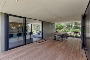 Outdoor dining - The Pods - Tutukaka Coast Holiday Home (Whangarei)