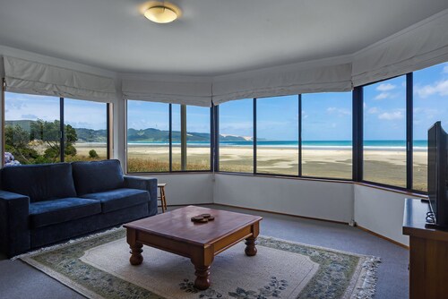 Tides and Time Bach - Ahipara Holiday Home