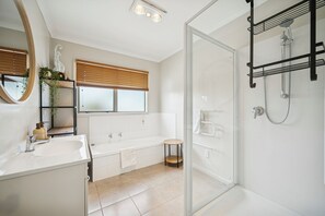 Douche, sèche-cheveux