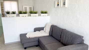 Apartamento, 1 cama de casal, sacada, vista para o jardim | Área de estar