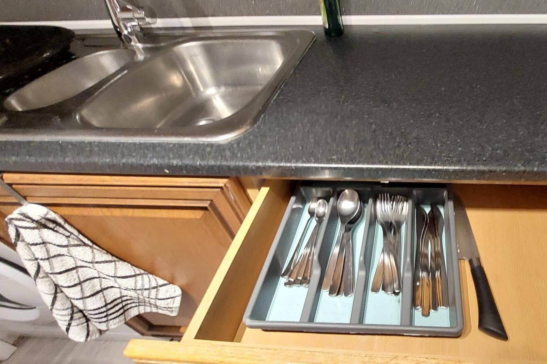 Refrigerador, microondas, placa de cocina, tetera/pava eléctrica