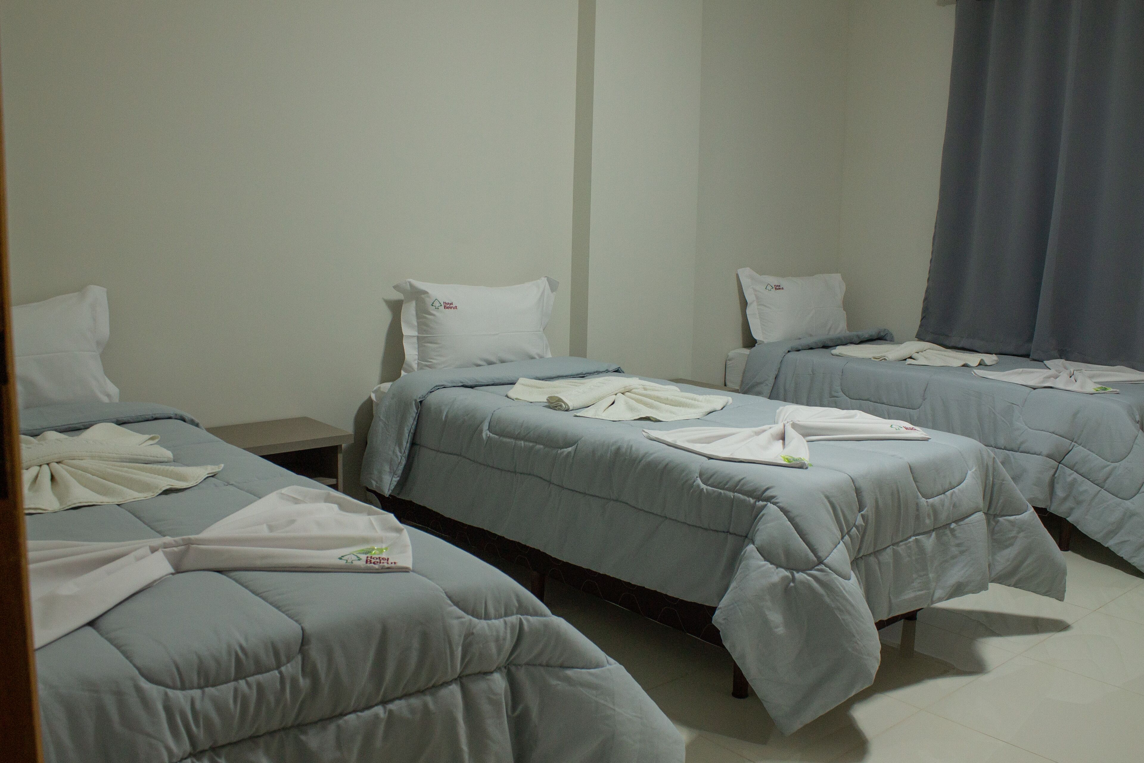 Työpöytä, kannettavalle tietokoneelle sopiva työtila, ilmainen Wi-Fi