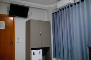 Desk, laptop workspace, free WiFi