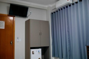 Bureau, espace de travail pour ordinateur portable, Wi-Fi gratuit