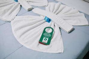 Bureau, espace de travail pour ordinateur portable, Wi-Fi gratuit