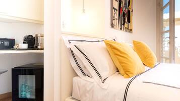 Double Room, City View | In-room safe, blackout curtains, soundproofing, iron/ironing board