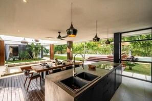 Outdoor dining - Brezza 3BR Luxury Private Pool Villa - Uluwatu (South Kuta)