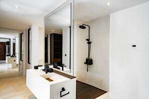 Hair dryer, towels - Brezza 3BR Luxury Private Pool Villa - Uluwatu (South Kuta)