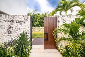 Exterior detail - Brezza 3BR Luxury Private Pool Villa - Uluwatu (South Kuta)