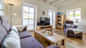 TV, fireplace - Kniepsand vacation apartment, quiet but very centrally located on the dunes (Wittdün auf Amrum)