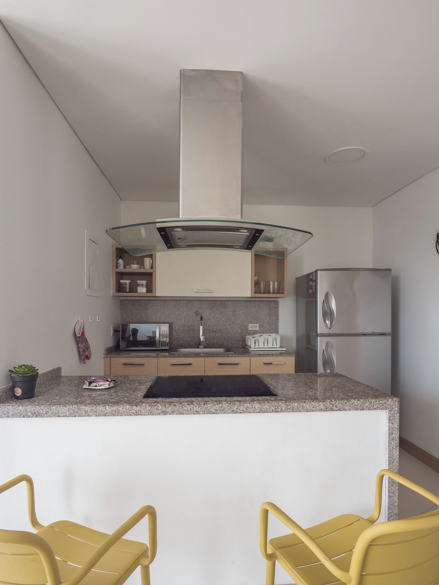 Micro-ondes, four, cafetière/bouilloire, bouilloire électrique