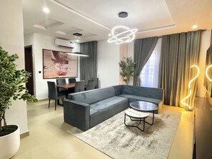 Economy Apartment, Balcony, City View | Ruang tamu