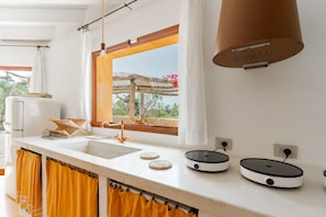 Fridge, cookware/dishes/utensils, dining tables - Trullo dei Beneficati By Vivimy (Taviano)