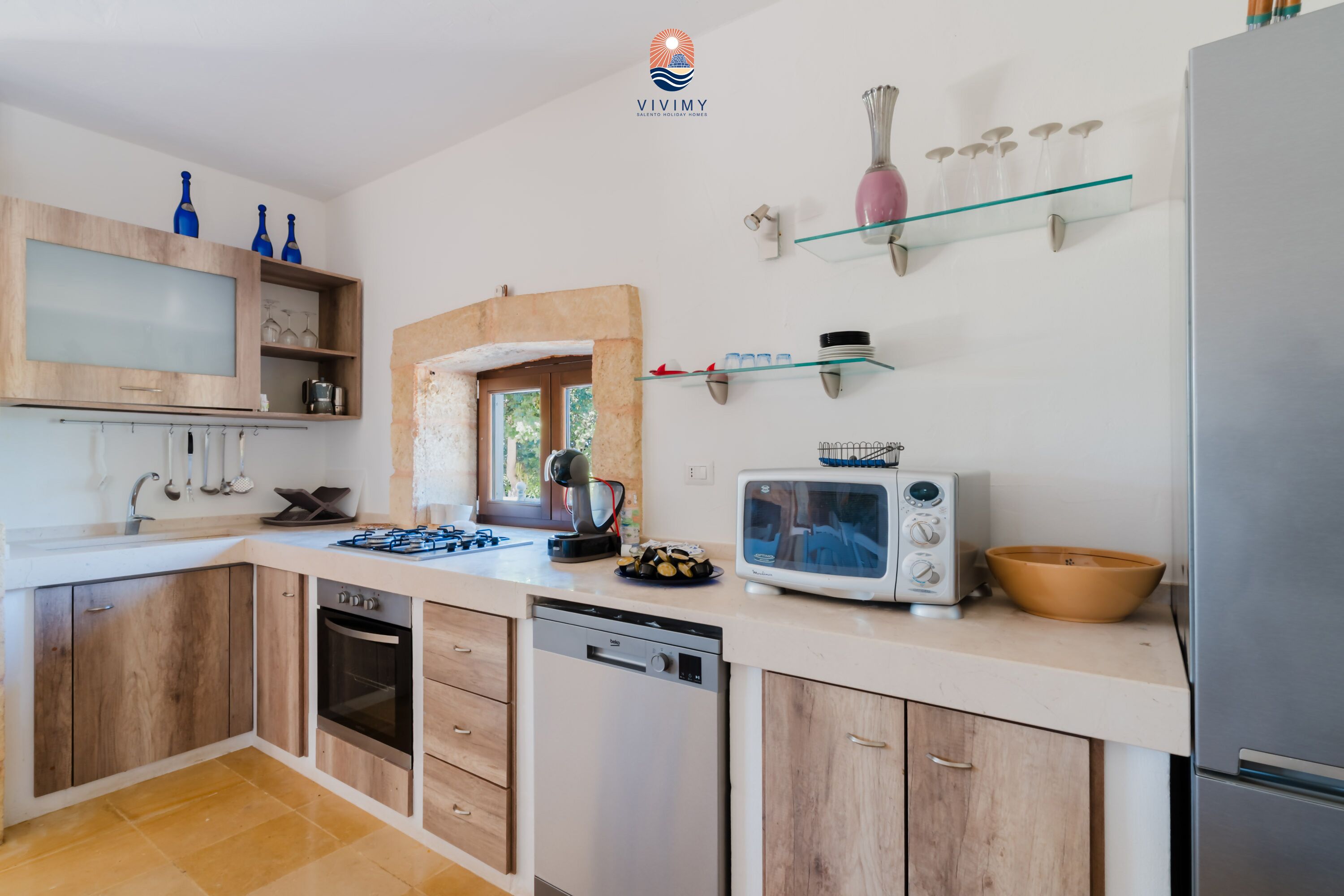 Kühlschrank, Mikrowelle, Ofen, Geschirrspüler