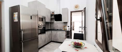 Køleskab, mikrobølgeovn, ovn, opvaskemaskine