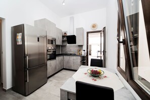 Refrigerador, microondas, horno y lavavajillas 