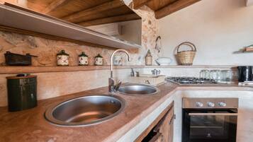 Réfrigérateur, four, cafetiÚre/bouilloire