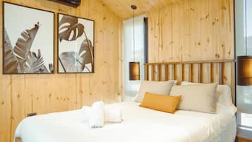 高級寢具、羽絨被、特厚豪華床墊、迷你吧