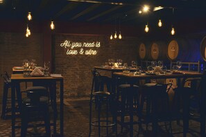Restaurant - Bodega Iaccarini Wine Lodge by BT Homes (San Rafael)